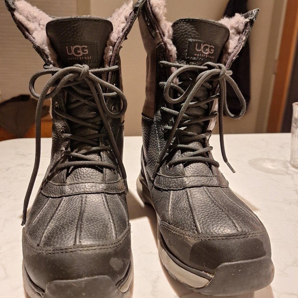W UGGS ADIRONDACK BOOT III